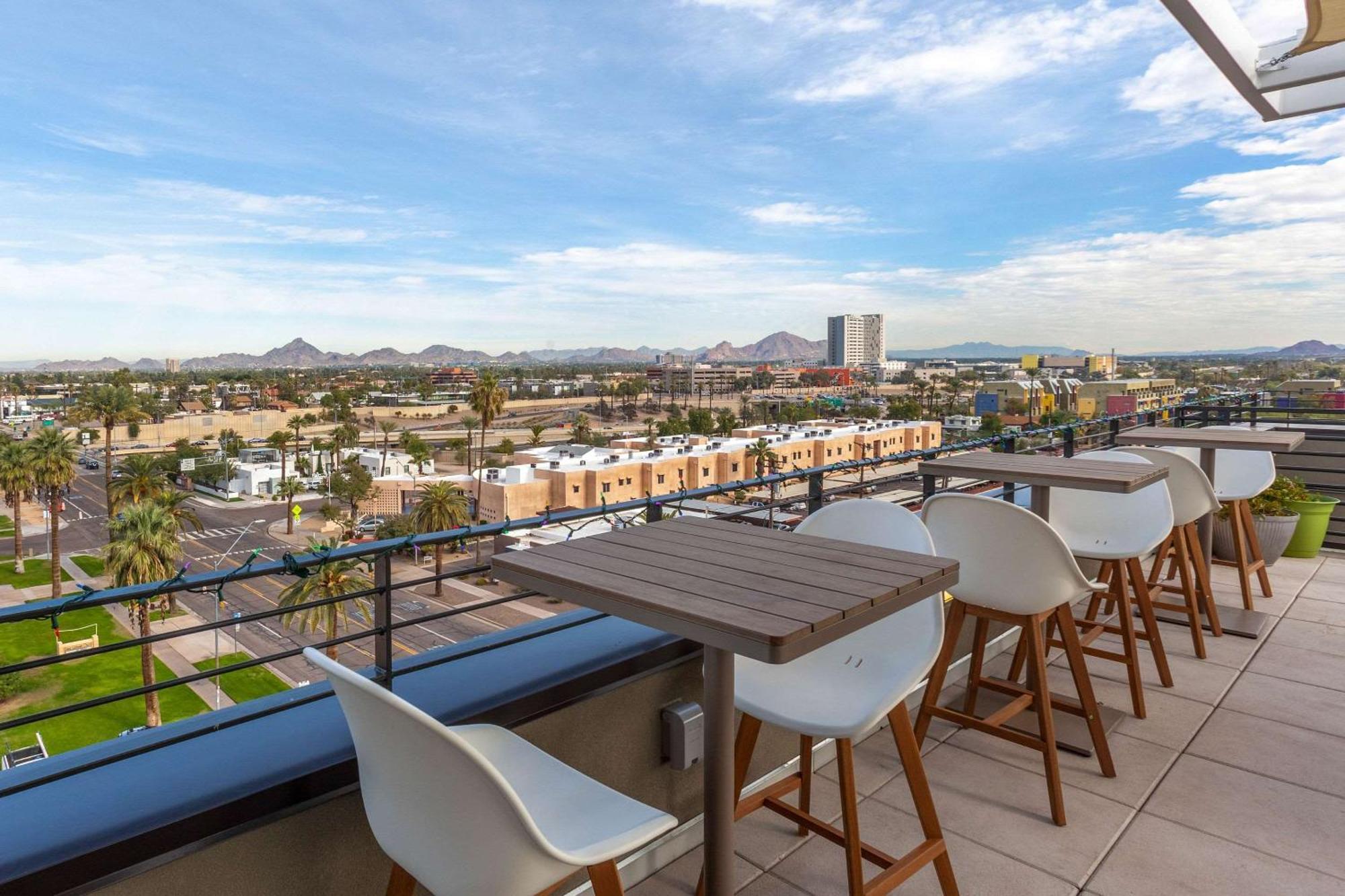 Cambria Hotel Downtown Phoenix Convention Center Exterior photo